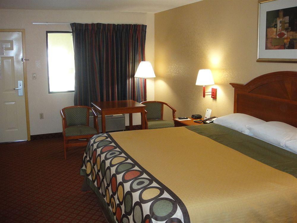 Super 8 By Wyndham Prattville Montgomery Exterior photo